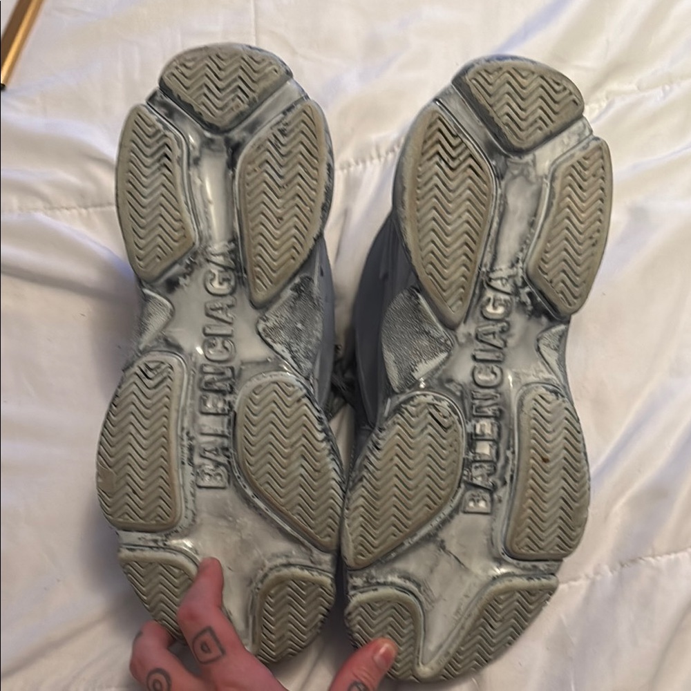 Men's Gray Balenciaga Triple S - Picture 3 of 4